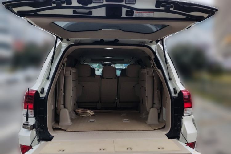 Used Toyota Land Cruiser 2018 5.7L VX-R Lifted Middle East Version