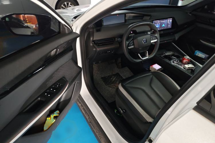 Used Changan UNI-V 2023 1.5T Prestige Model
