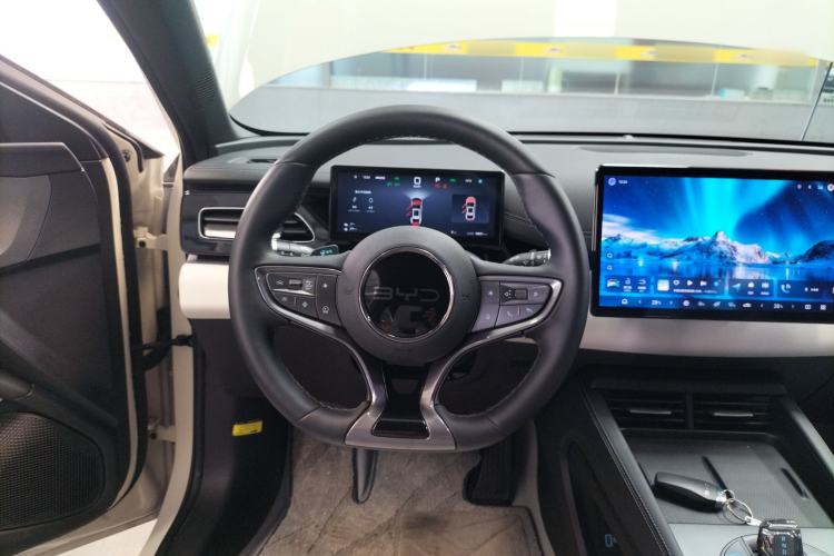 Used BYD Seal 06 New Energy 2025 DM-i Smart Drive 120KM Prestige Model Steering Wheel
