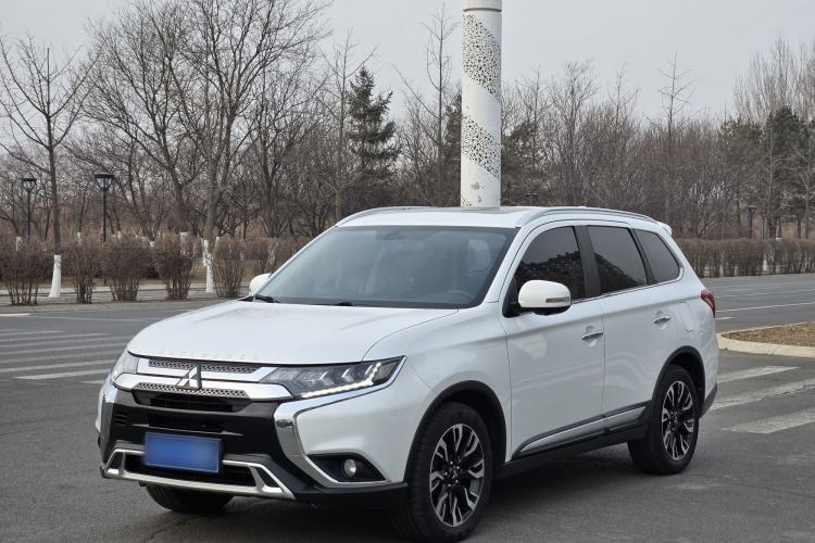 Used Mitsubishi Outlander 2019 2.4L 4x4 Zhi Xiang Edition 7 Seats China VI Standard