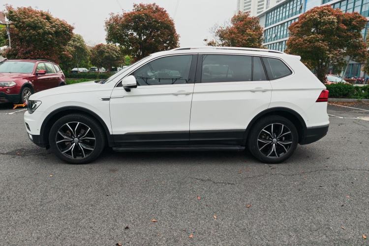 Used Volkswagen Tiguan L 2020 330TSI Automatic Two-Wheel Drive Smart Luxury Edition China VI Standard Exterior 1