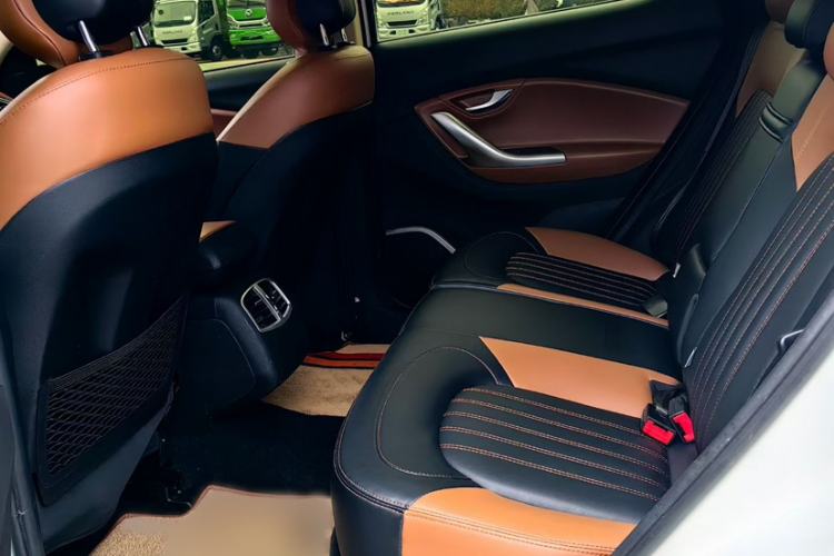 Used Soueast DX7 2017 1.5T Automatic Glory Edition Interior 3