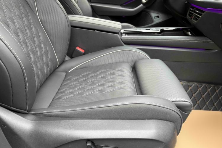 Used Volkswagen Magotan 2024 380TSI DSG Prestige Edition Right Front Seat