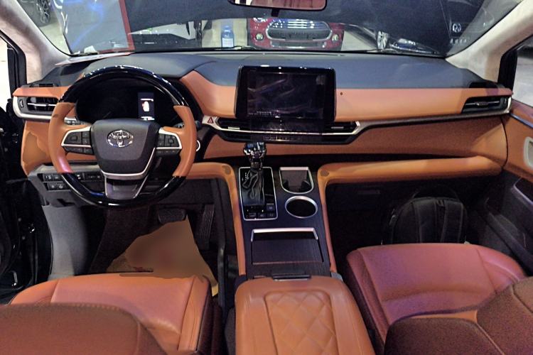 Used Toyota SIENNA 2021 2.5L Hybrid Comfort Edition Center Console