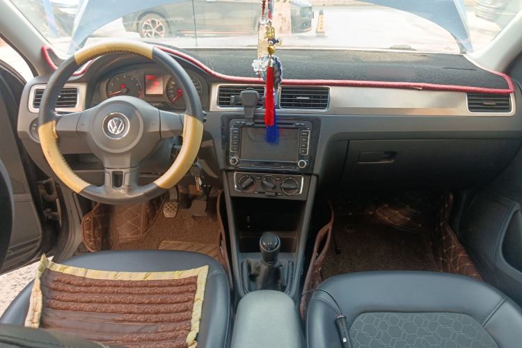 Used Volkswagen Santana 2015 1.6L Manual Comfort Edition Center Console