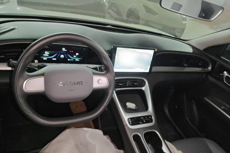 Used Geely Galaxy Geome 2026 Model 410km Carefree Edition Center Console