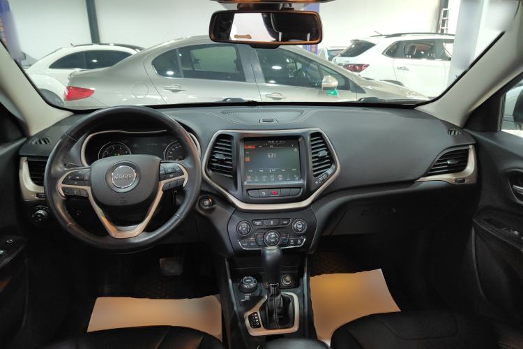 Used Jeep Cherokee 2014 2.4L Luxury Edition
