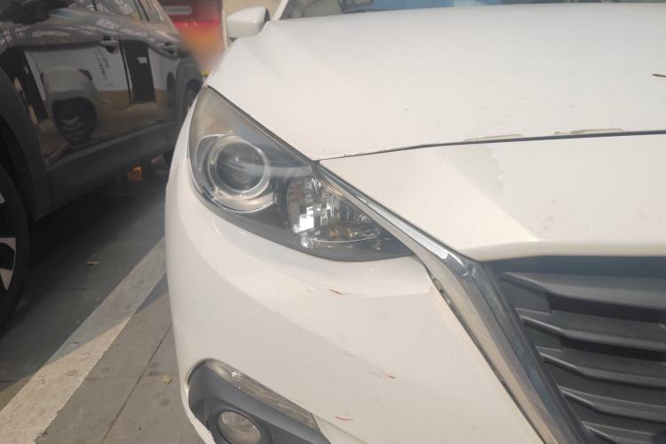 Used Mazda 3 Axela 2014 Sedan 1.5L Automatic Luxury Model