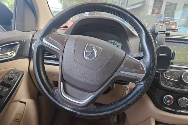 Used Baojun 730 2014 1.5L manual Comfort version 7 seats