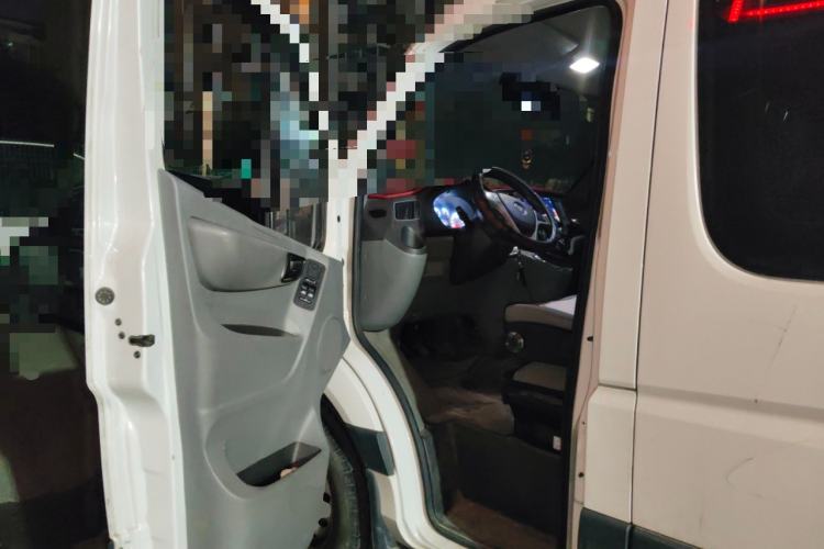 Used Foton Toano 2023 2.0T Manual Urban Version Short Wheelbase Low Roof with Single Rear Tire Available in 5/6/9-Seater Configurations