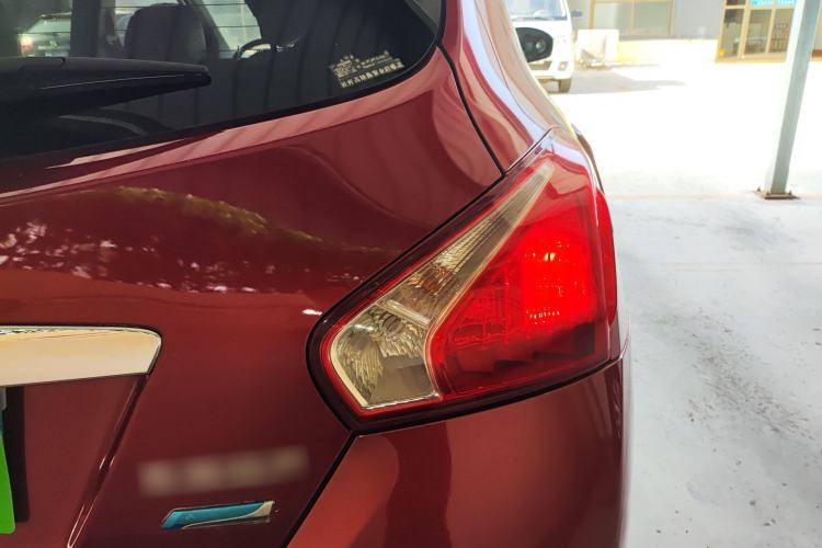 Used Nissan Tiida 2011 1.6L Manual Comfort Edition