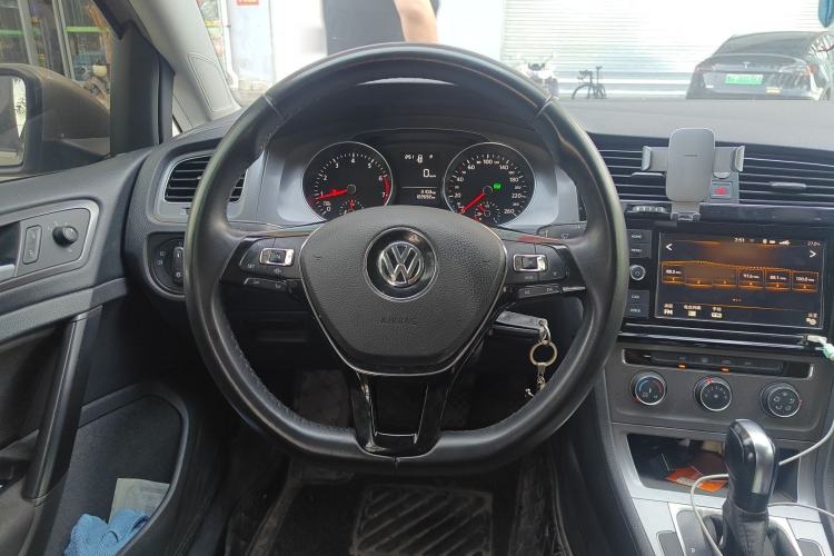 Used Volkswagen Golf 2016 1.6L Automatic Fashion Model