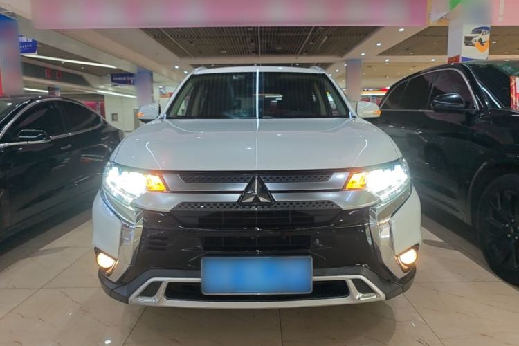 Used Mitsubishi Outlander 2019 2.4L 4x4 Zhi Xiang Edition 7 Seats China VI Standard