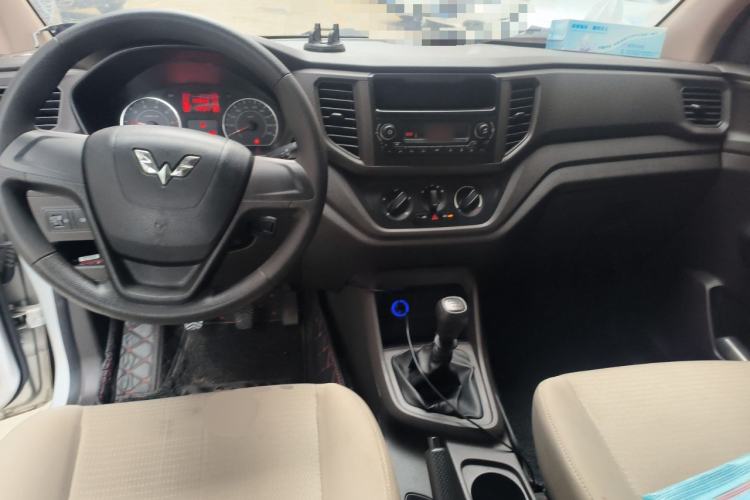 Used Wuling Hongguang V 2019 1.5L Base Version China VI LAR