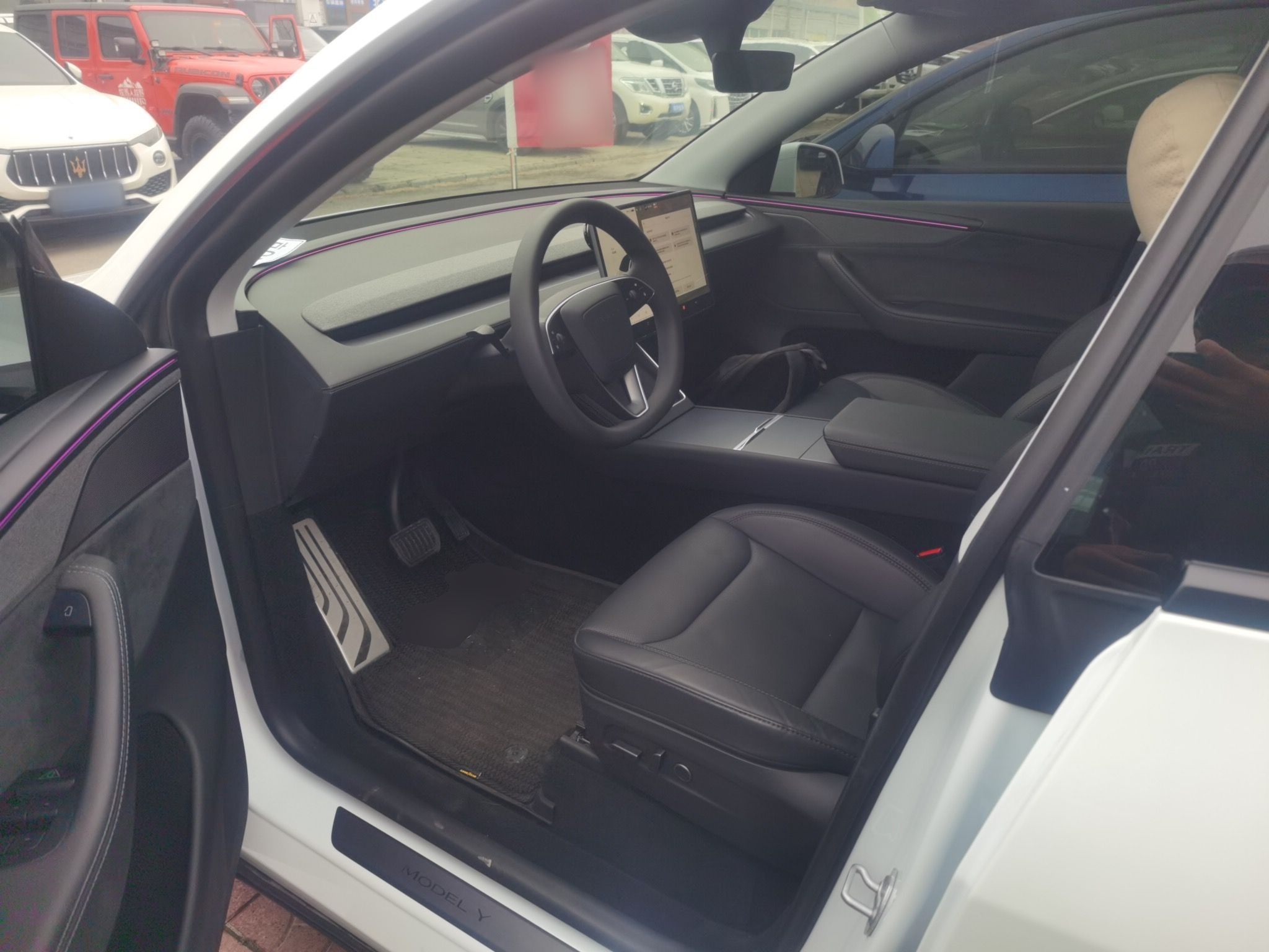 المقاعد الأمامية داخل السيارة