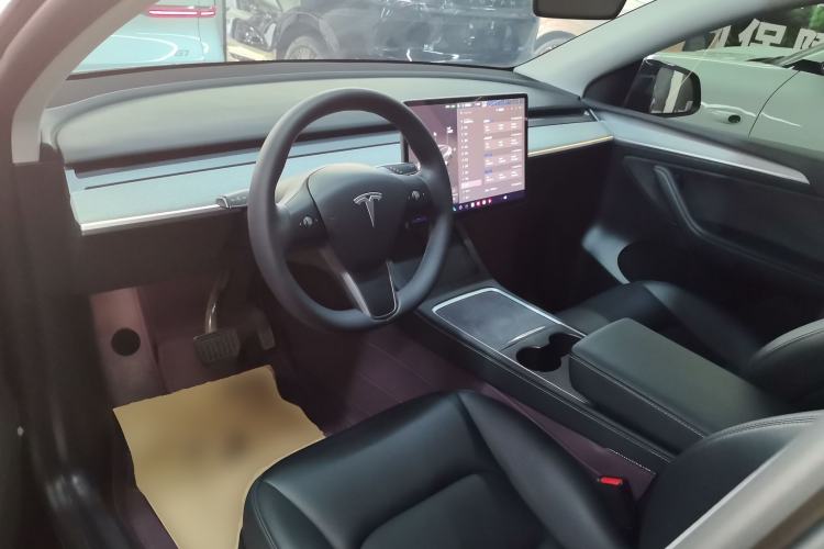 Used Tesla Model Y 2023 Rear-Wheel-Drive Version
