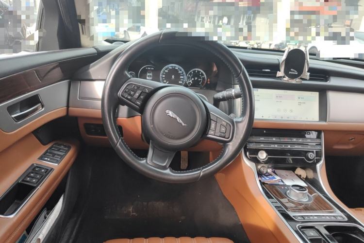 Used Jaguar XF 2016 XF 2.0T Two-Wheel-Drive Luxury Edition

