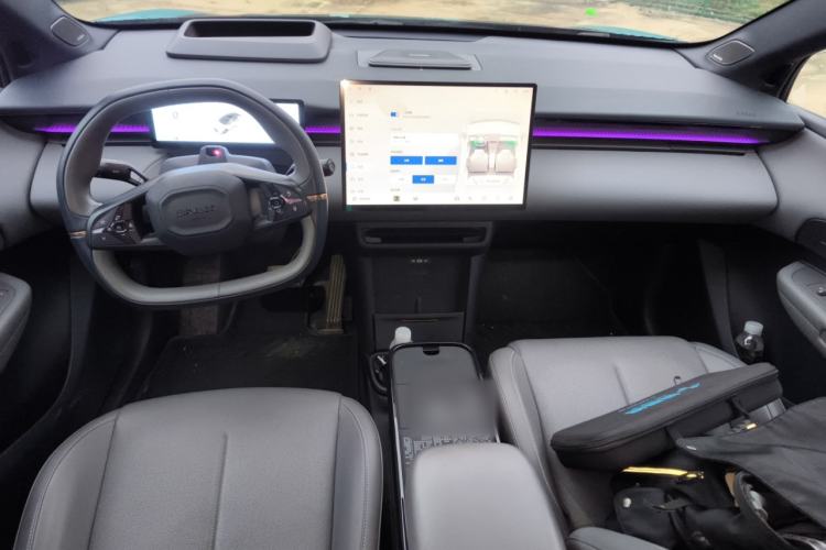 Used Lynk & Co Z20 2025 530 km Range Rear-Wheel Drive Max Center Console