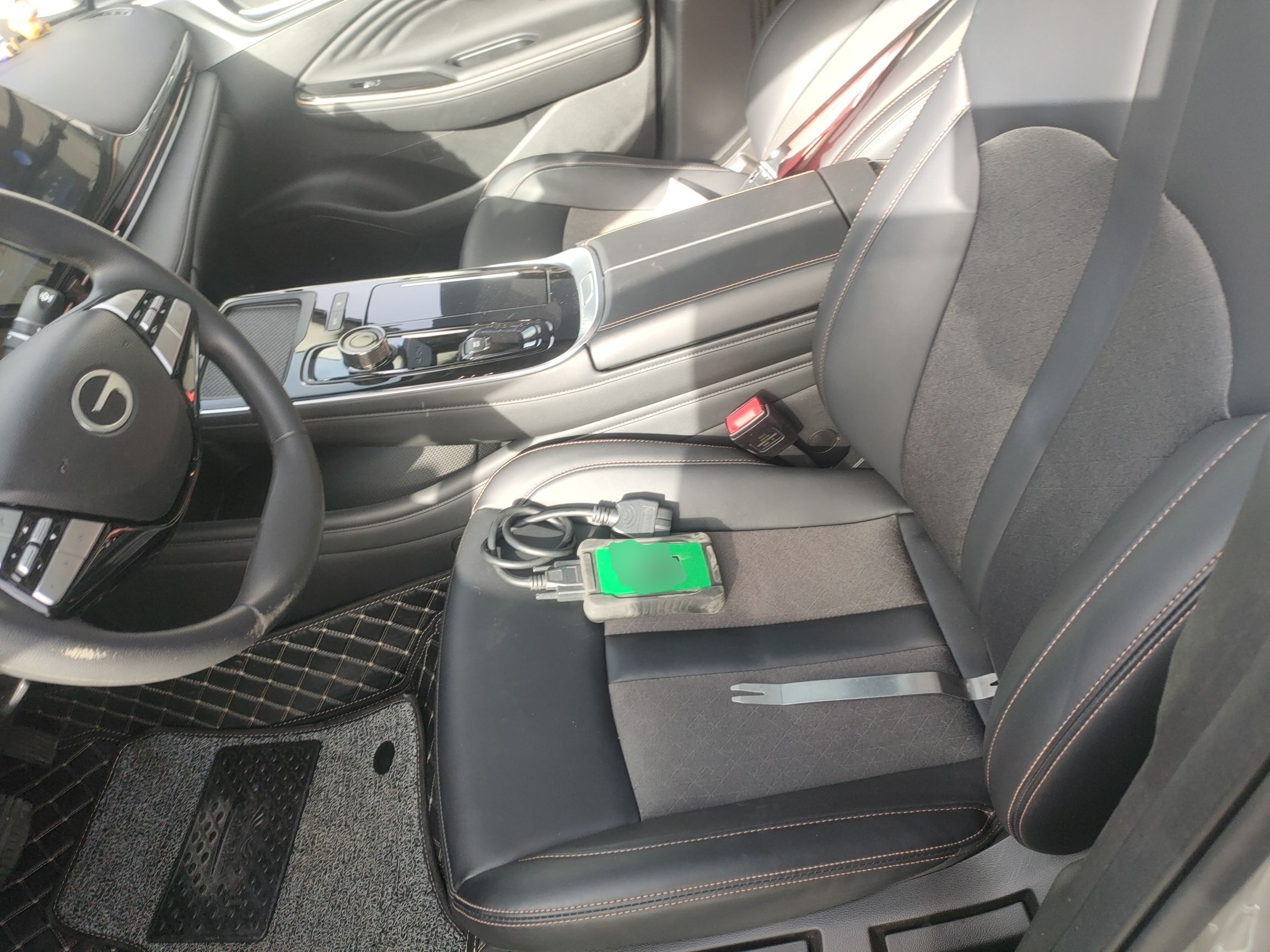 Переднее сиденье в автомобиле