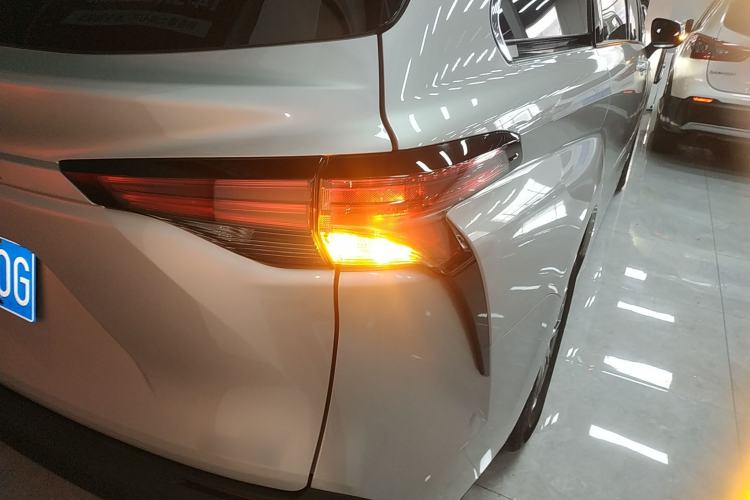 Used Toyota SIENNA 2021 2.5L Hybrid Comfort Edition Right Rear Taillight