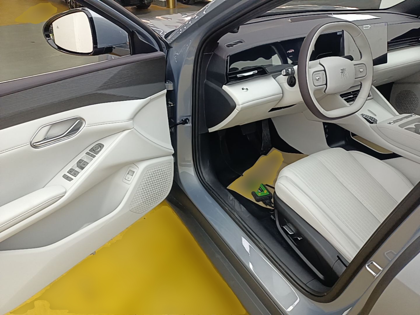 BYD Qin MAX 2026 Model DM-i 230KM Superior Edition — снимка 18