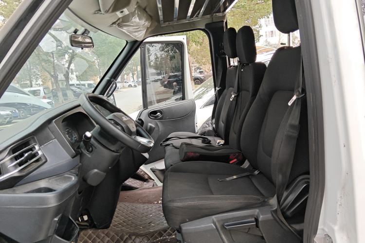 Used JMC Fushun 2023 2.0T Manual Diesel Long-Wheelbase High-Roof Business Van with Dual Rear Tires 6–9 Seats
