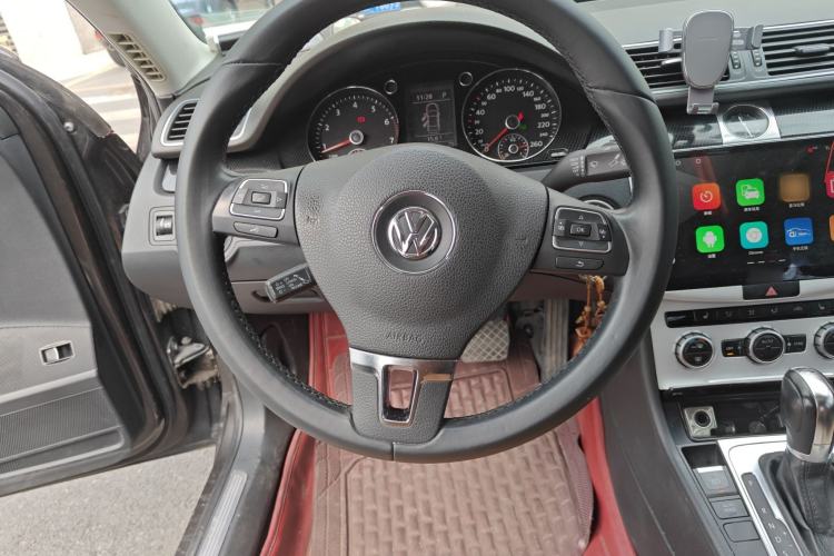 Used Volkswagen Magotan 2012 Revised 1.8TSI Luxury Version Steering Wheel