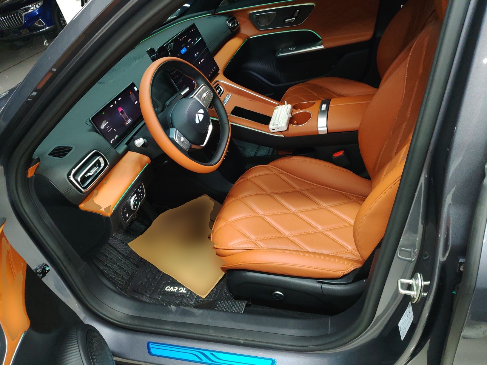 المقاعد الأمامية داخل السيارة