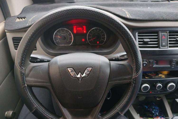Used Wuling Rongguang V 2018 1.5L Practical Version Steering Wheel