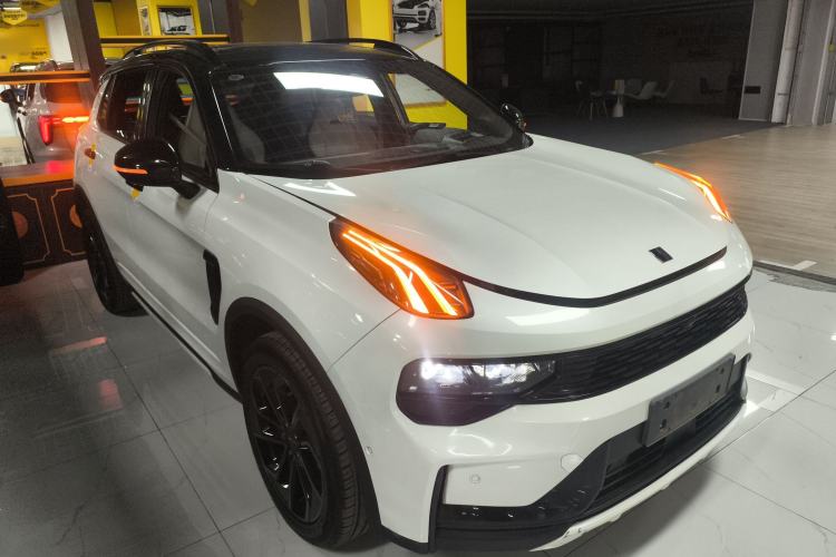 Used Lynk & Co 01 2023 1.5TD EM-F Dawn Front Right 45 Deg