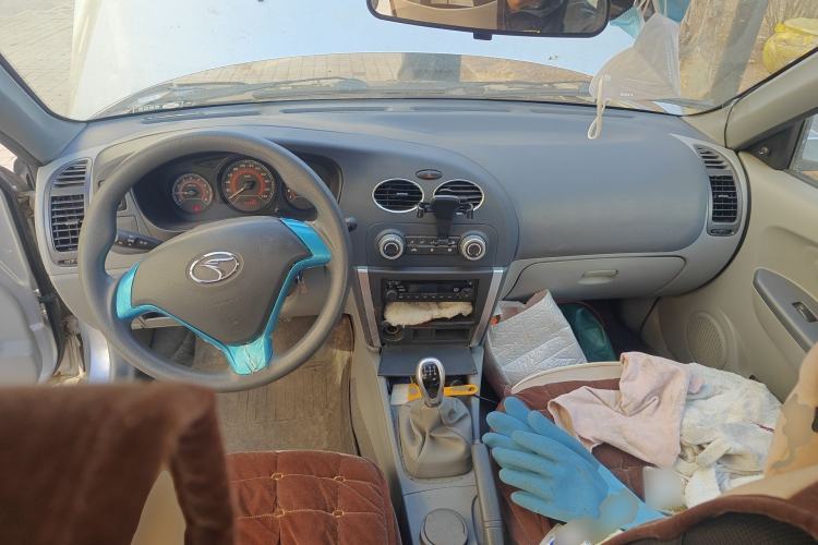 Used Soueast V3 Lingyue 2011 1.5L Manual Comfort Edition Center Console