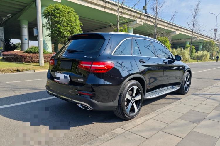 Used Mercedes-Benz GLC 2018 Facelift GLC 260 4MATIC Luxury Edition
