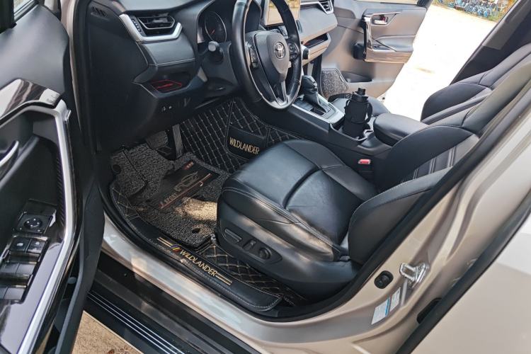 Used Toyota Wildlander 2020 2.0L CVT 4x4 Luxury Edition
