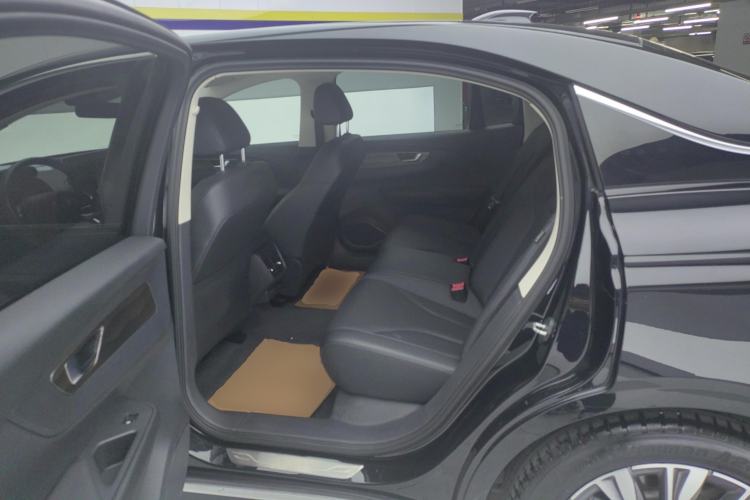 Used Hongqi E-QM5 2022 431 km Charge & Enjoy Edition