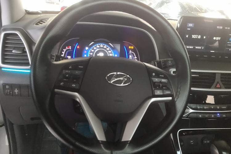 Used Hyundai Tucson 2019 280TGDi Dual-Clutch Two-Wheel Drive Fashion Edition China VI Standard Steering Wheel