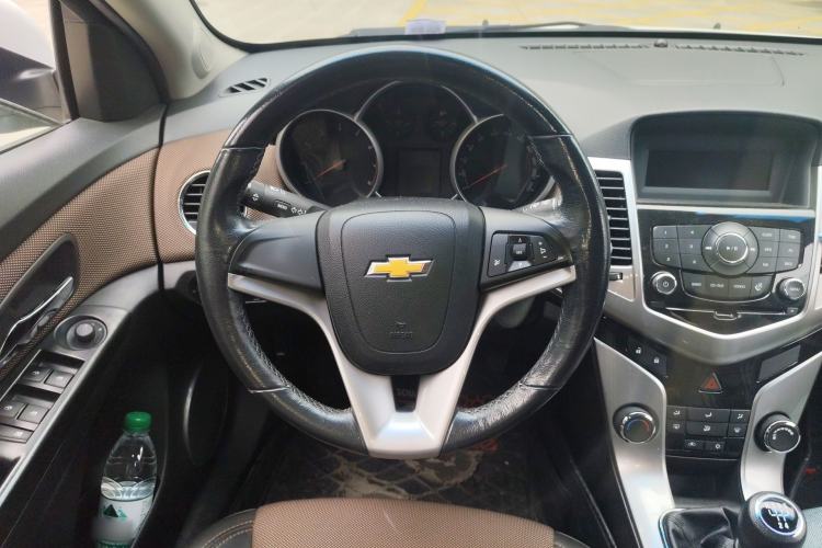 Used Chevrolet Cruze 2013 Hatchback 1.6L Manual Luxury Model
