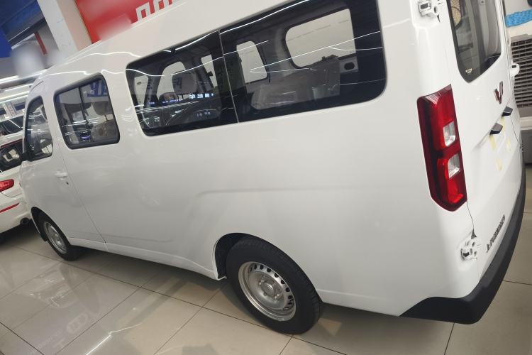 Used Wuling Yangguang 2025 Model 310KM Bus Edition—Customized by CATL