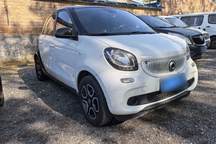 Used smart forfour 2018 0.9T 66 kW Pioneer Edition Exterior 2