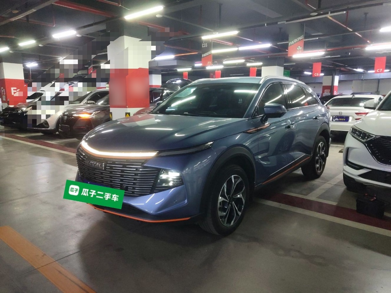 تحت مقدمة السيارة