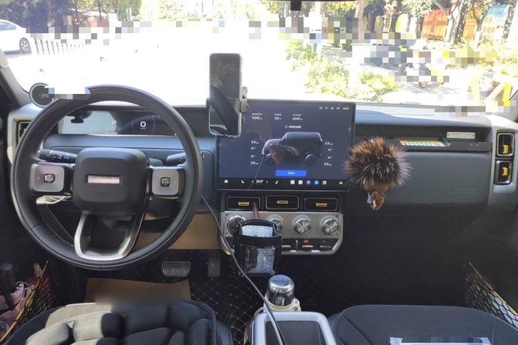 Used iCAR V23 2026 Model 401 Two-Wheel Drive Super Sports Edition Center Console