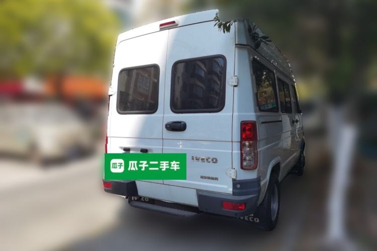 Used Iveco Daily 2017 2.5T A35 Passenger Van 5-7 Seats Model 47Z5
