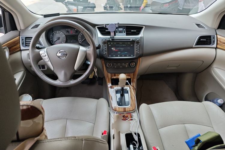 Used Nissan Sylphy 2012 1.6 XL CVT Luxury Edition Center Console