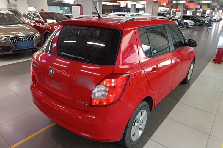 Used Skoda Fabia 2014 1.4L Automatic Crystal Edition Rear Right 45 Deg