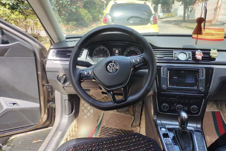 Used Volkswagen Passat 2016 330TSI DSG Prestige Edition Steering Wheel