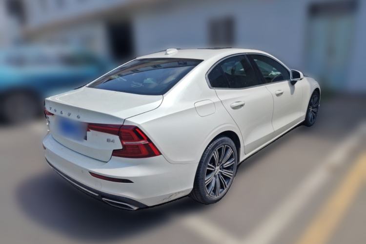 Used Volvo S60 2022 B4 Zhiyuan Luxury Edition

