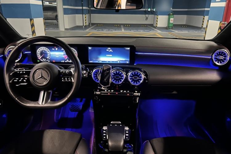 Used Mercedes-Benz A-Class 2022 Revised Version A 200 L Sport Sedan Fashionable Style Interior 5