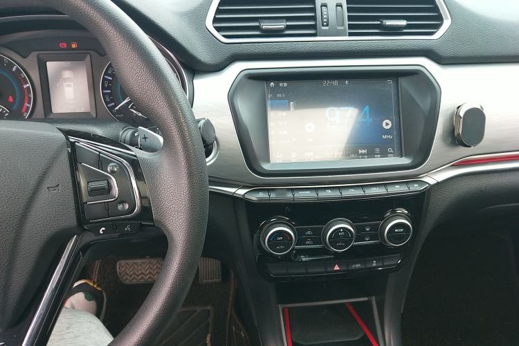 Used Haval H2 2018 1.5T Dual-Clutch Two-Wheel Drive Fashion Model China VI Standard