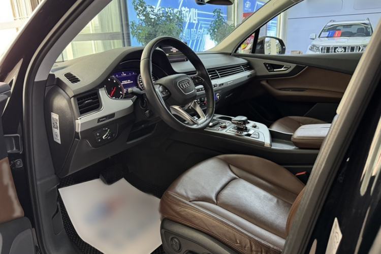 Used Audi Q7 2016 40 TFSI Comfort Model
