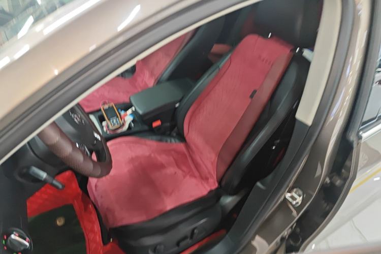 Used Volkswagen Magotan 2015 Facelift 1.8TSI Luxury Model Left Front Seat