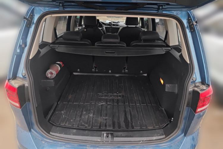 Used Volkswagen Touran 2016 Volkswagen Touran L 280TSI DSG Comfort Edition Trunk